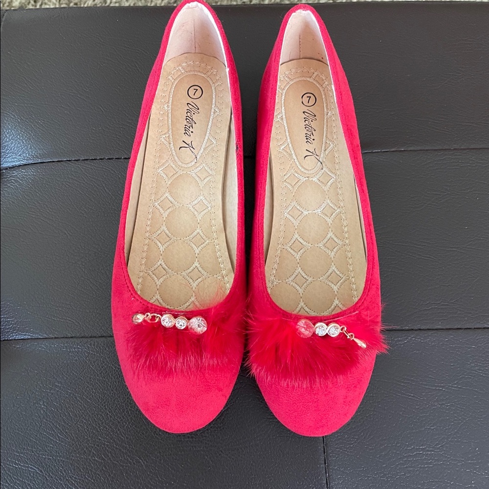Ladies Flats. Red. NIB. SZ 7. $12
